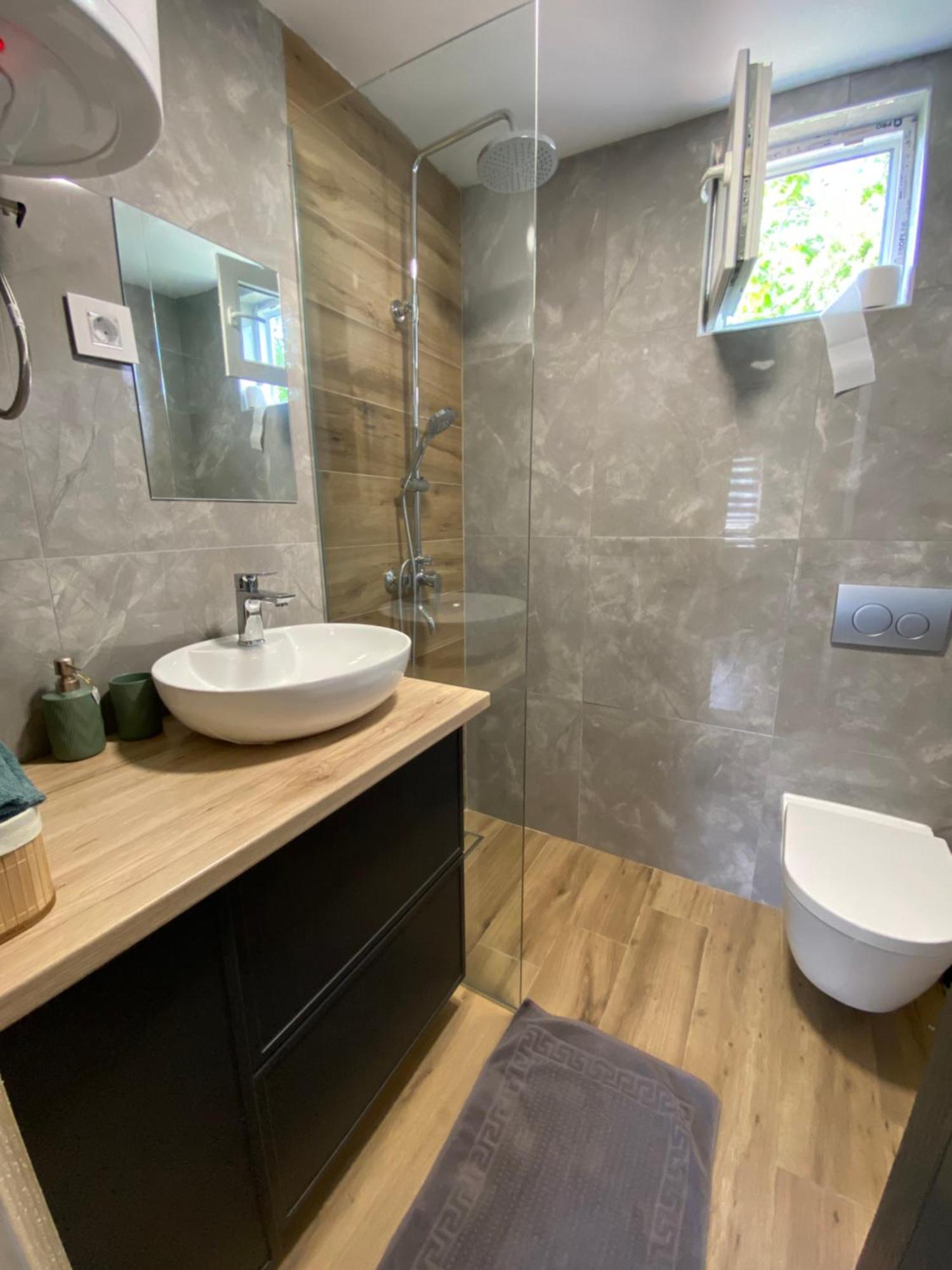 Tiny House Neny Fruska Gora Casa vacanze *